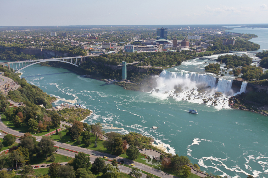 Chutes Américaines (American Falls) & Chute du Voile de la Mariée ( Bridal Veil Falls) / Chutes Niagara - USA